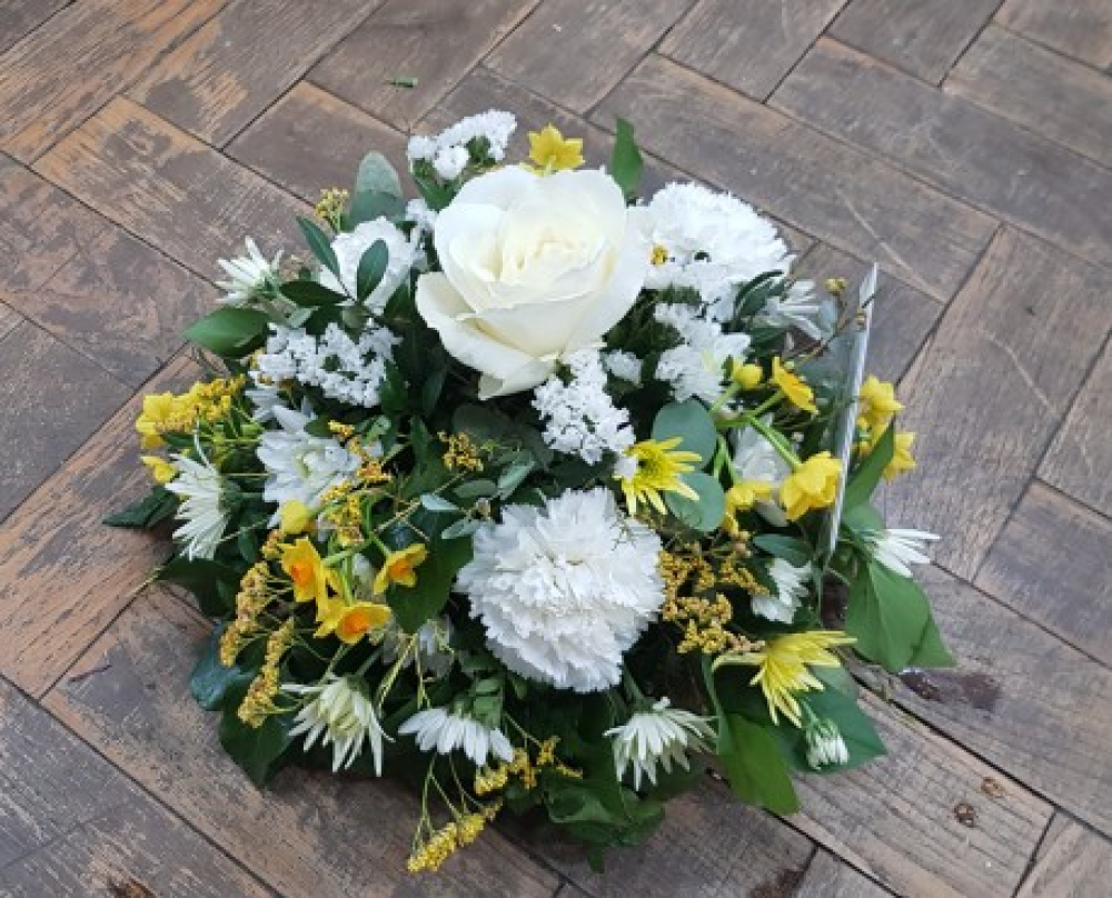 Yellow and white Posie Product Image